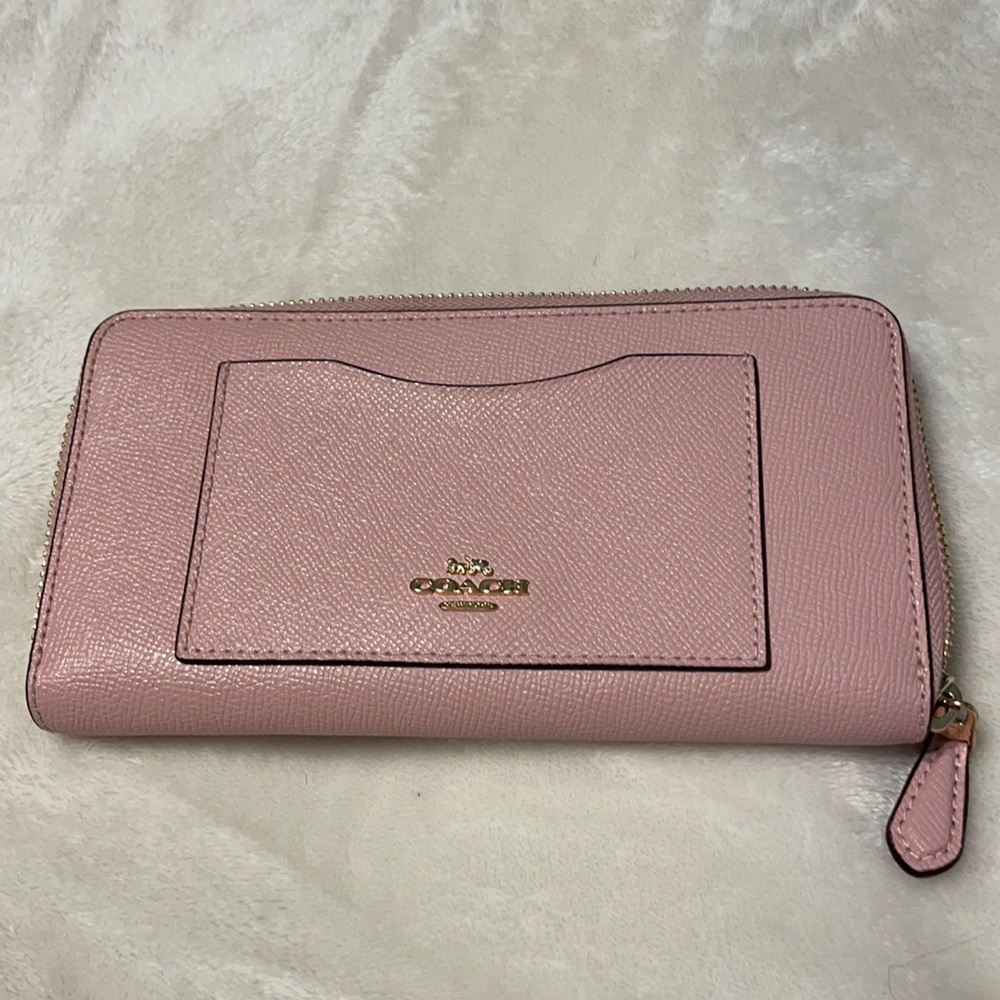 Perfect Pink Coach Wallet!!